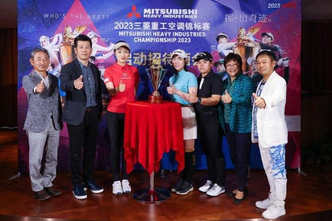 此前拉齐奥主帅萨里不满中场球员贝西诺的比赛态度，并对他内部停赛，贝西诺因此落选了意大利杯比赛大名单。